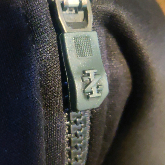 IZOD Performance Advantage Blackout Vest - Picture 3 of 8